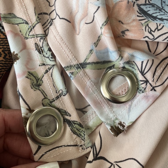 Avenue Floral Blouse - Picture 9 of 9